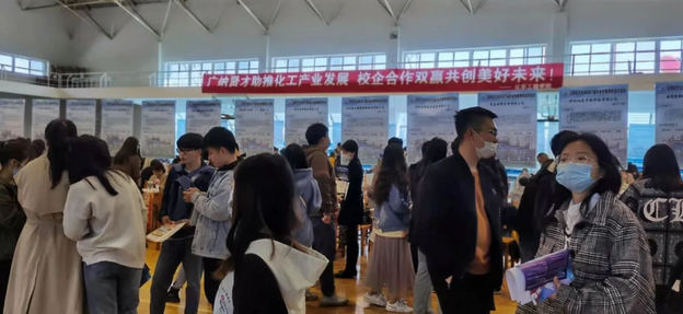 雙選會(huì )現場(chǎng)